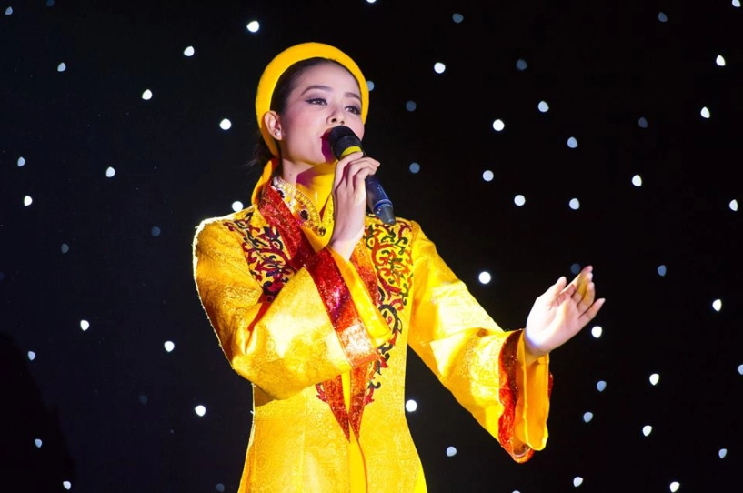 Phạm hương lộng lẫy với áo dài tứ thân trong phần thi tài năng - 9