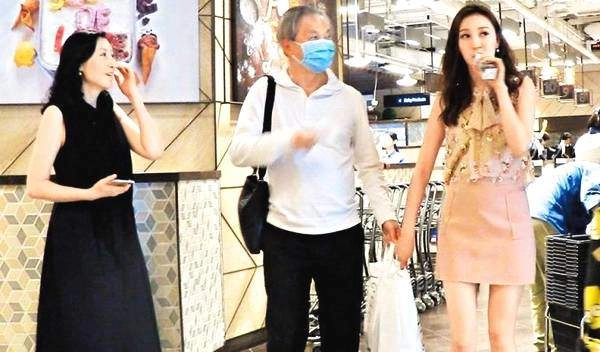 Phong cách gợi cảm của á hậu 23 tuổi lấy chồng u70 vẫn khiến bố mẹ mãn nguyện - 1