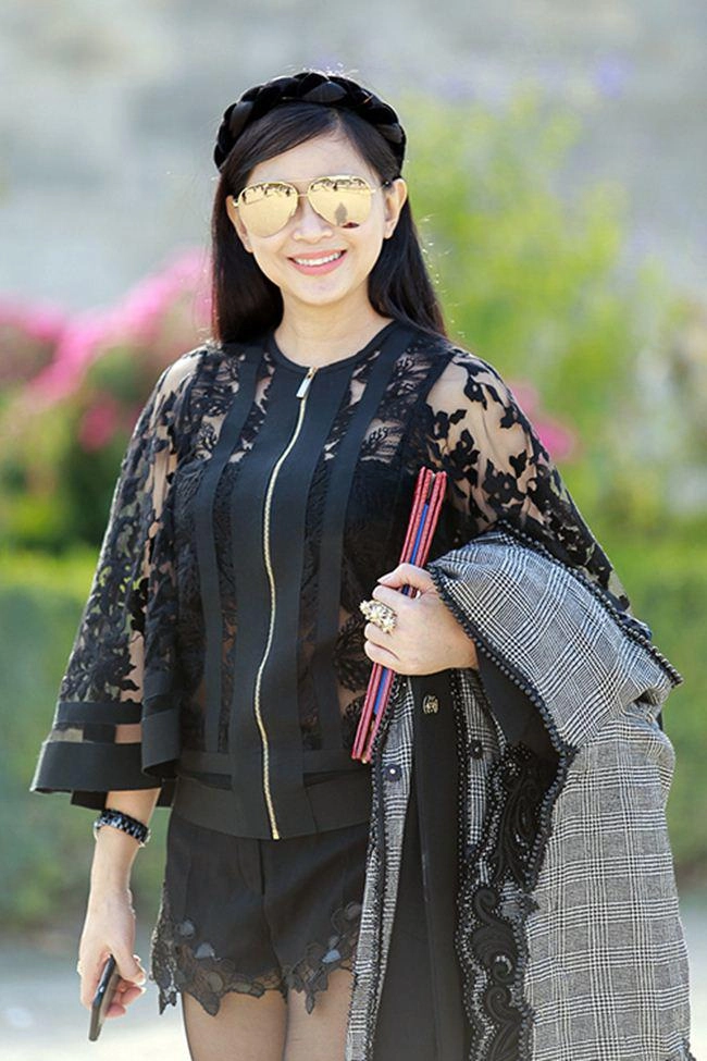 Phong cách sang trọng đẳng cấp của mẹ chồng hà tăng - 4