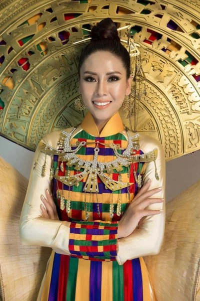 Quốc phục lấy cảm hứng từ trống đồng của nguyễn thị loan hoành tráng hay cồng kềnh - 4