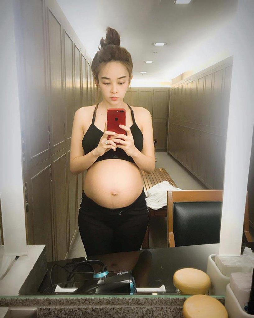 Ra đường tưởng gái còn son vì chọn đồ quá điệu ai ngờ cô ấy sắp đẻ đến nơi rồi - 1