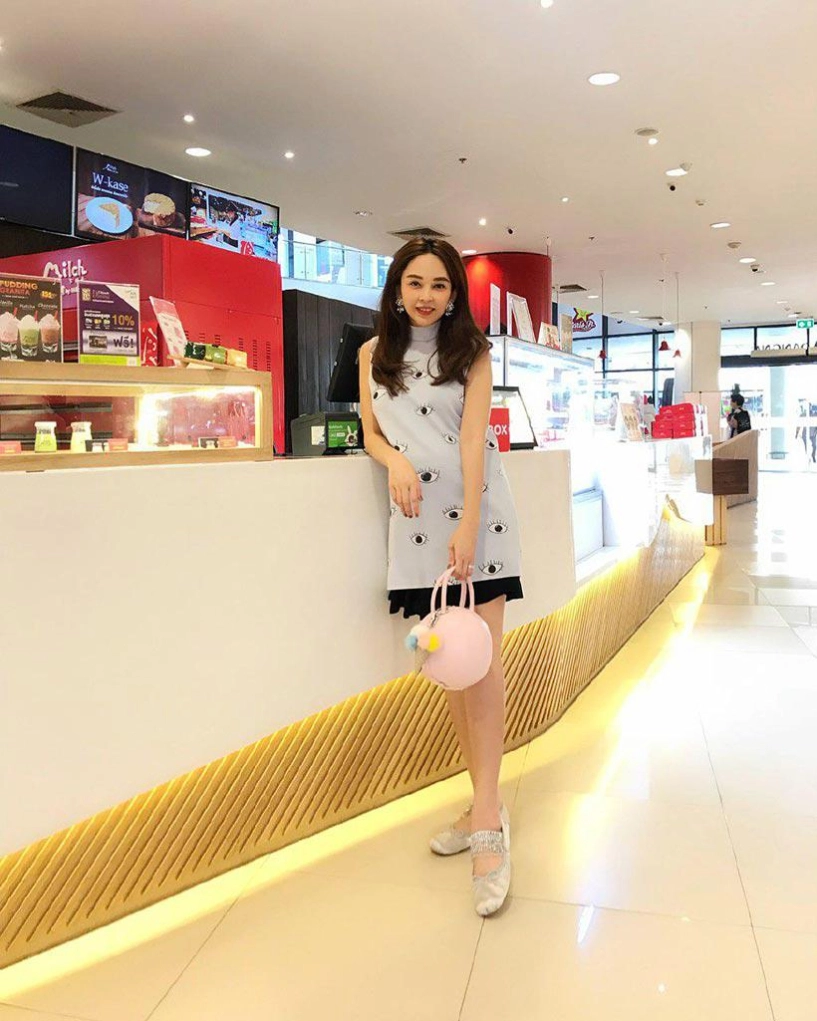 Ra đường tưởng gái còn son vì chọn đồ quá điệu ai ngờ cô ấy sắp đẻ đến nơi rồi - 11