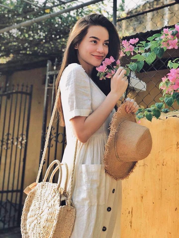 Sau sự cố bị tẩy chay hồ ngọc hà xuất hiện như gái 18 với chiếc váy hot nhất hè - 1