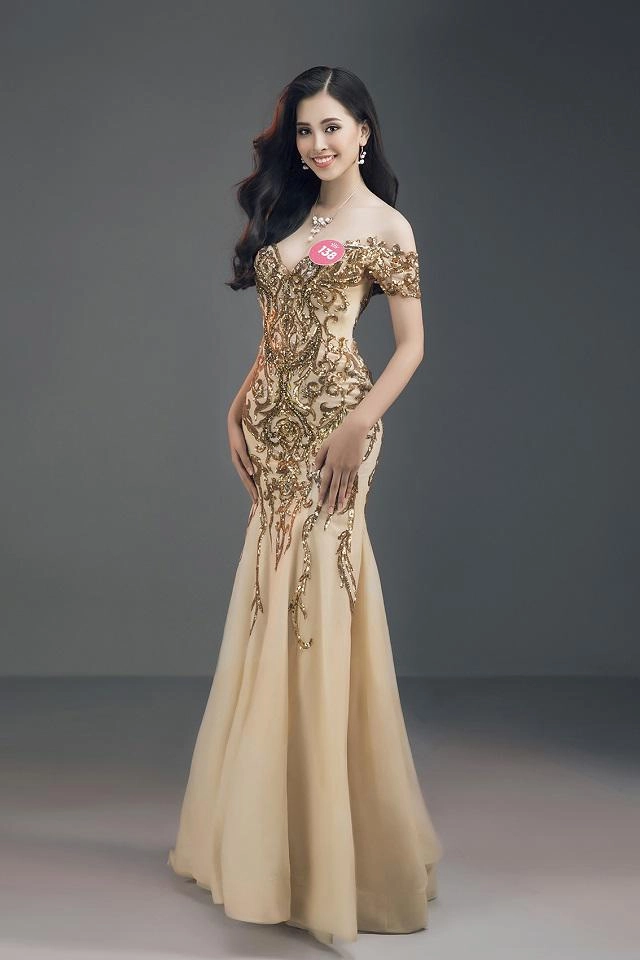 Sở hữu sắc vóc hoàn hảo nhưng tiểu vy thua xa hhen niê điểm này khi diện váy xuyên thấu - 12