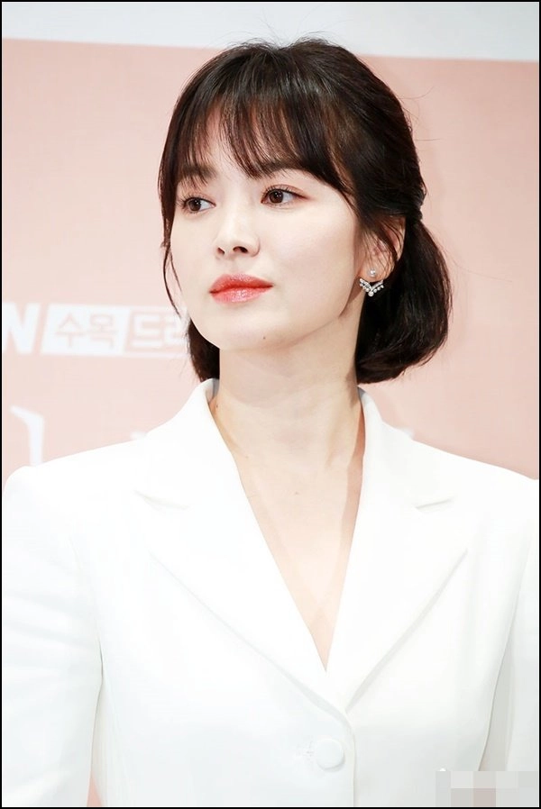 Song hye kyo bất ngờ lên sóng với mái tóc tém ngắn cũn fans dụi mắt mãi mới nhận ra - 8