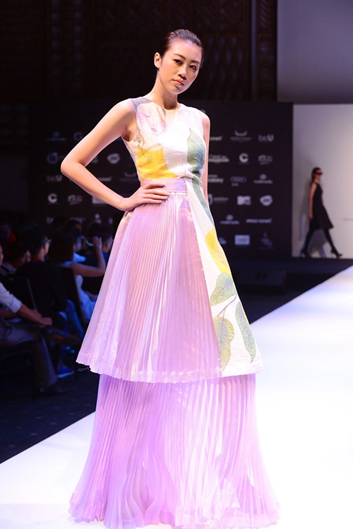 Thanh hằng giản dị vẫn sáng bừng tại họp báo vietnam international fw - 11