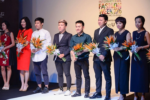 Thanh hằng giản dị vẫn sáng bừng tại họp báo vietnam international fw - 14