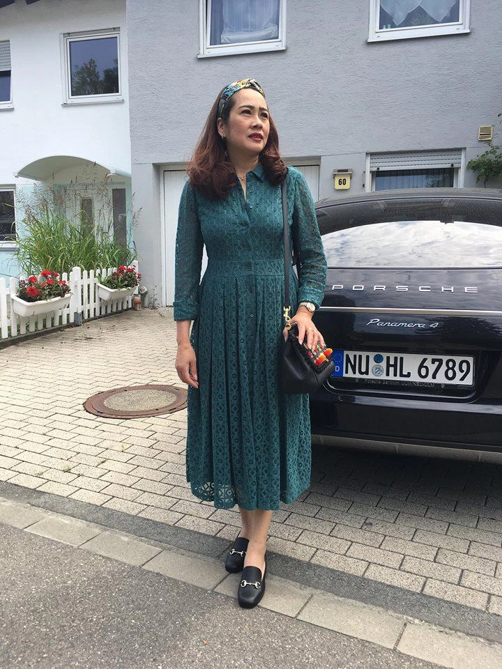 Thật bất ngờ mẹ của thành viên hội con nhà giàu có tới 4 người con và mặc cực trẻ - 11
