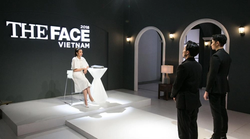 The face bị loại thí sinh hoàng yến không giữ được bình tĩnh đập bàn bật khóc trên truyền hình - 1