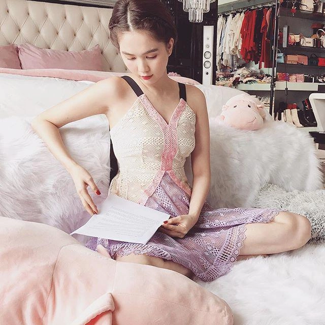 Thời trang ngày đầu năm hà hồ sang chảnh bao nhiêu phạm hương tái xuất xuề xòa bấy nhiêu - 9