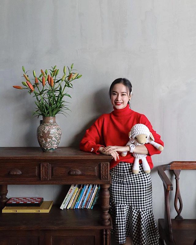 Thời trang ngày đầu năm hà hồ sang chảnh bao nhiêu phạm hương tái xuất xuề xòa bấy nhiêu - 10
