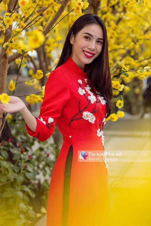Thủy tiên diện áo dài xuân cuốn hút trên phố sài gòn - 1