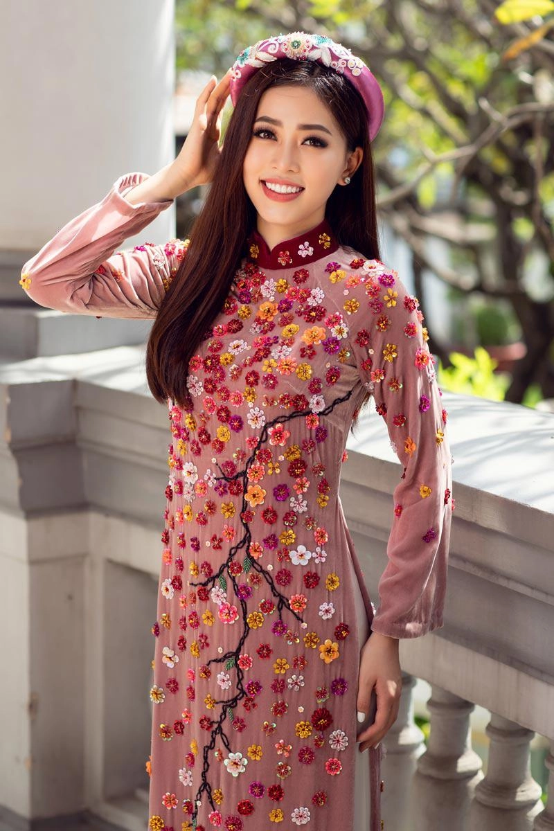 Tiểu vy cùng hai á hậu xúng xính áo dài hoa chuẩn bị sẵn sàng cho ngày tết cận kề - 6