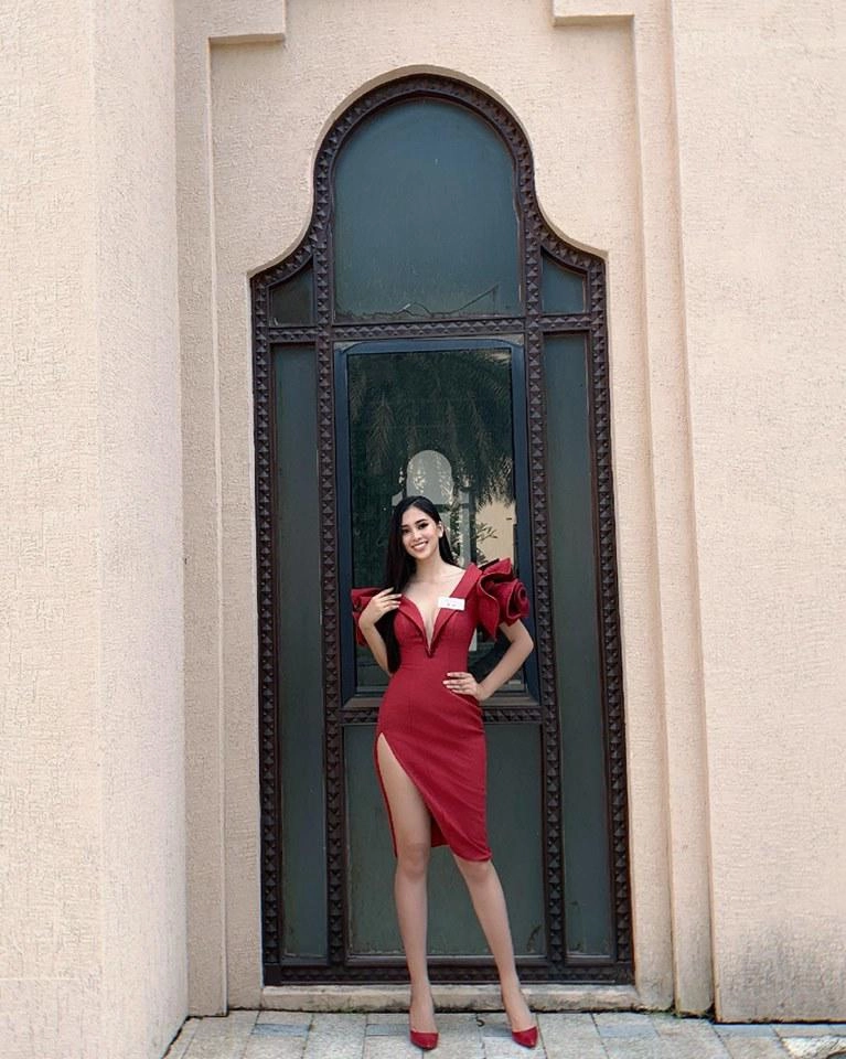 Tiểu vy lần đầu diện váy xẻ đùi ở miss world đỗ mỹ linh cũng phải kêu trời - 1