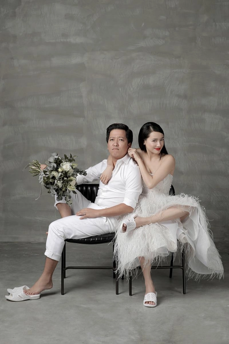 Toàn bộ ảnh cưới cặp đôi nhã phương - trường giang độc nhất vô nhị với dép tổ ong 20k - 1