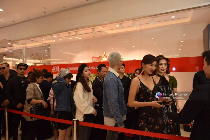 Toàn khách vip mà vẫn phải xếp hàng dài chờ đợi mua đồ bình dân của h - 2