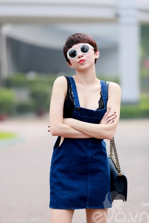 Tóc tiên mặc áo ren khoe hình xăm tại hà nội - 1
