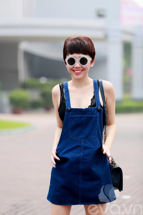 Tóc tiên mặc áo ren khoe hình xăm tại hà nội - 2