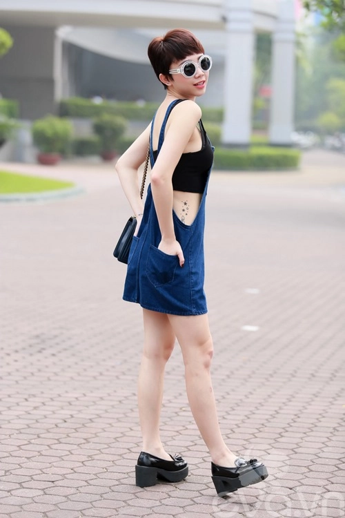 Tóc tiên mặc áo ren khoe hình xăm tại hà nội - 5