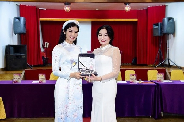 Trần huyền nhung giành cú đúp giải thưởng tại ck hoa hậu doanh nhân người việt châu á - 4