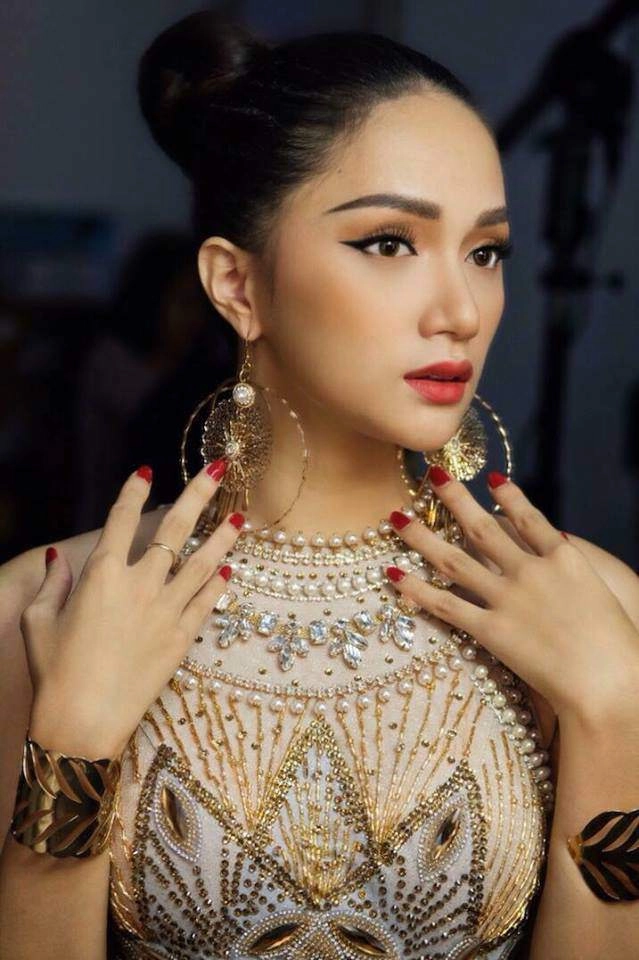 Trang phục dân tộc hoành tráng của hương giang tại hoa hậu chuyển giới được hé lộ - 1