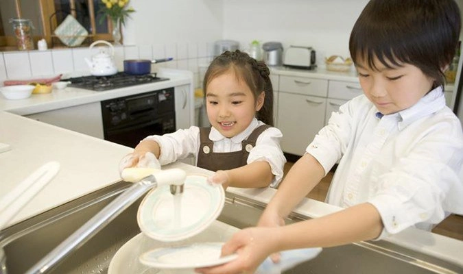 Trẻ chăm làm việc nhà tương lai kiếm được nhiều tiền hơn những đứa trẻ lười biếng - 5