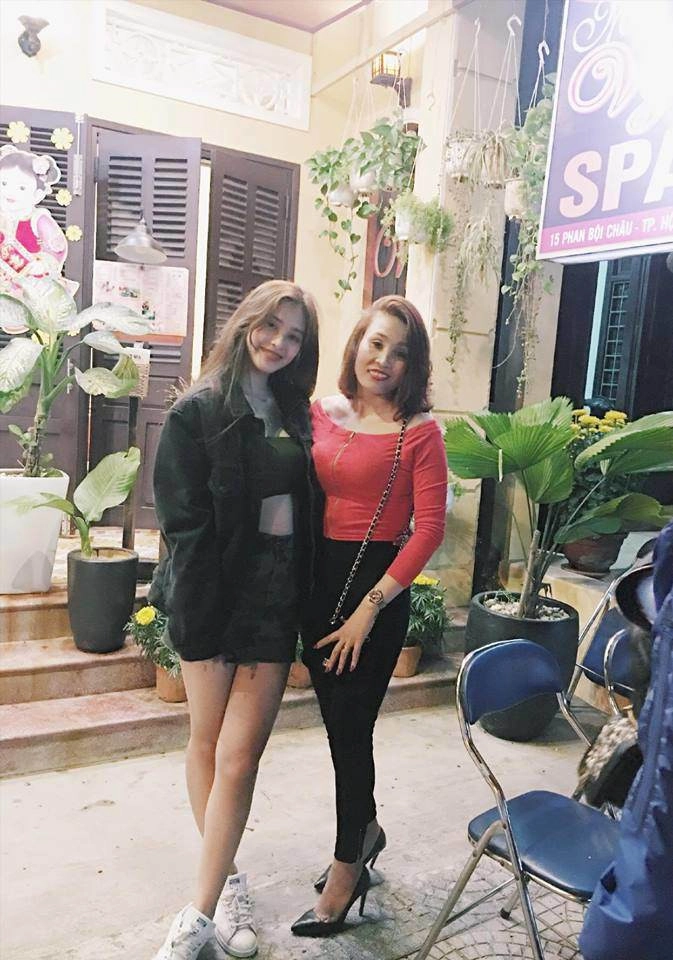Từ lúc còn là nữ sinh đến khi trở thành hoa hậu tiểu vy luôn mang theo đôi giày này - 2