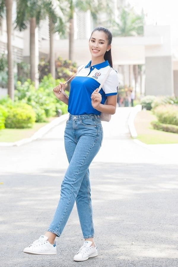 Từ lúc còn là nữ sinh đến khi trở thành hoa hậu tiểu vy luôn mang theo đôi giày này - 3