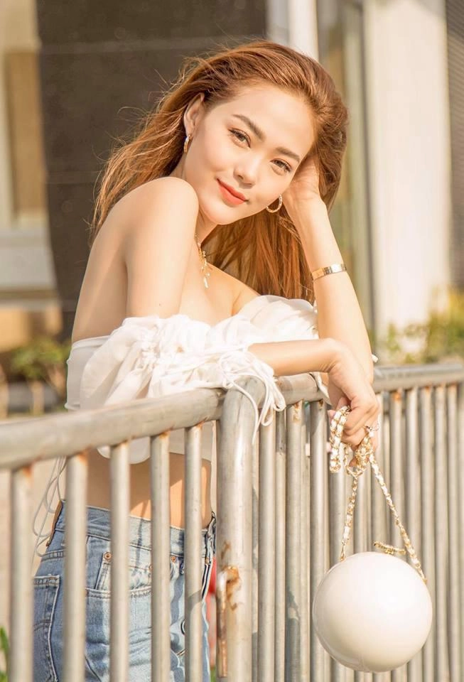 Từ ngày làm hlv the face minh hằng chăm chỉ khoe eo fans xuýt xoa vì thấy cả múi - 8