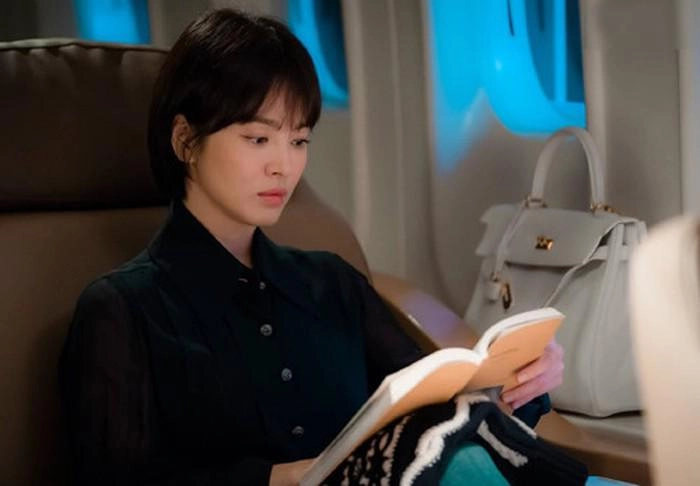 Từ trang phục đến phụ kiện đều đẹp xuất sắc song hye kyo đang đóng phim hay diễn thời trang - 11