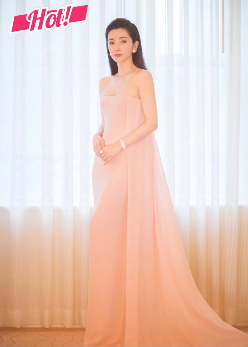 Tuần qua trong khi phạm băng băng lao đao lâm tâm như đã âm thầm thành nữ hoàng thảm đỏ - 7