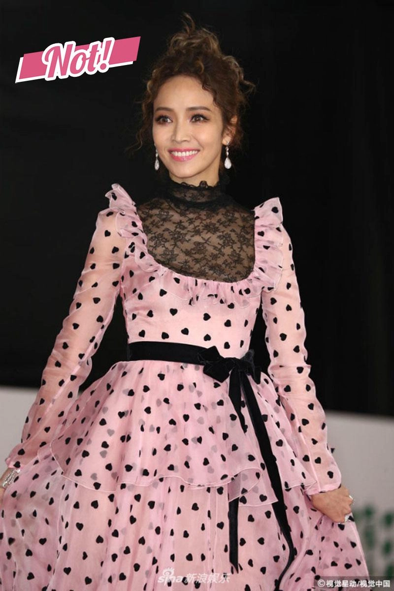 Tuần qua trong khi phạm băng băng lao đao lâm tâm như đã âm thầm thành nữ hoàng thảm đỏ - 15