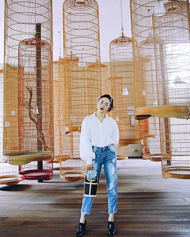 Từng bị chê quê mùa kiểu áo này lại được hương giang minh hằng rửa phèn đẹp hết hồn - 10