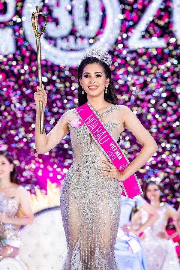 Từng bị chê thậm tệ vì dở ngoại ngữ tiểu vy bất ngờ bắn tiếng anh tại miss world 2018 - 1