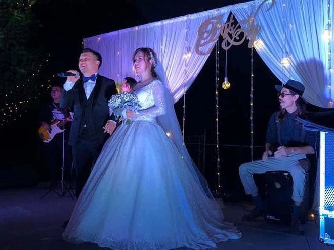 Váy cưới của vợ tiến đạt đơn giản bao nhiêu váy của hari won lộng lẫy bấy nhiêu - 6