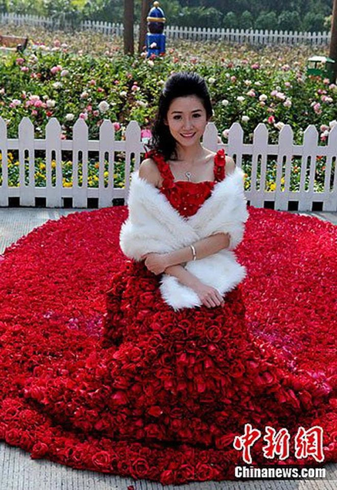 Việt nam có váy cưới đính gấu bông nhưng vẫn thua váy làm từ nilong đựng rác của trung quốc - 6