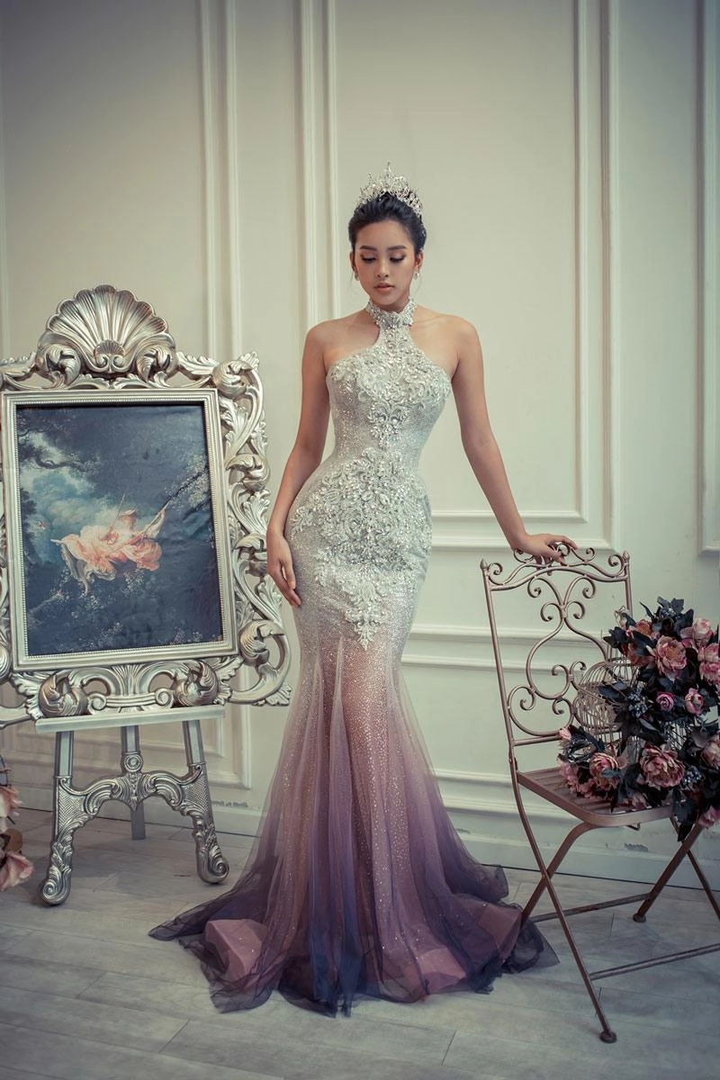 Vừa vào top 30 miss world tiểu vy diện váy xẻ ngực sâu hút khoe vòng một tuyệt mỹ - 8