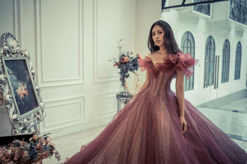 Vừa vào top 30 miss world tiểu vy diện váy xẻ ngực sâu hút khoe vòng một tuyệt mỹ - 10
