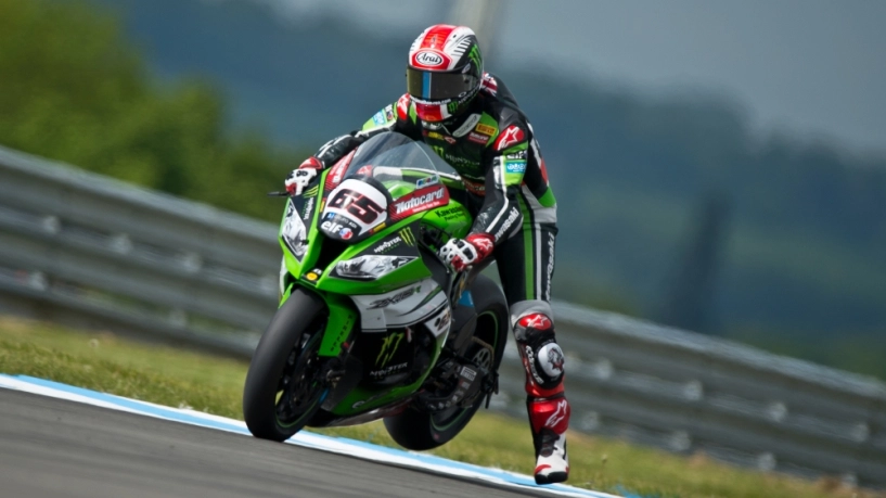 Worldsbk jonathan rea là người về đích trước đồng đội tom sykes ở cuộc đua thứ hai tại jerez - 1