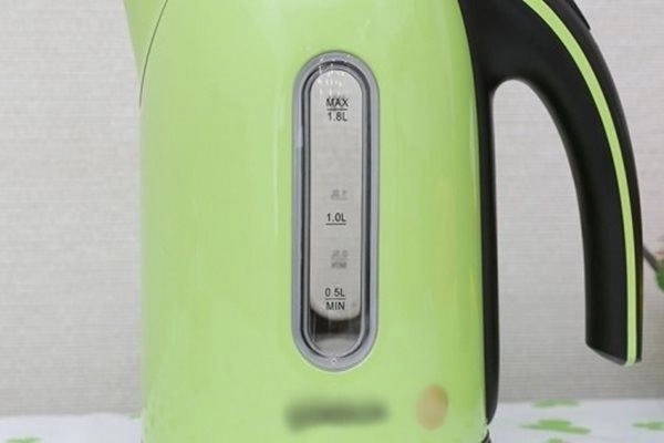 6 sai lầm khi sử dụng ấm siêu tốc khiến ổ điện nổ tung lấy mạng cả nhà - 3