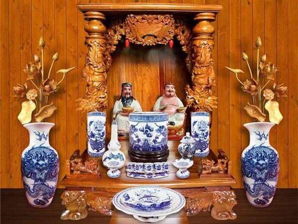 Bạn có bao giờ thắc mắc vì sao bàn thờ thần tài luôn phải đặt dưới đất - 1
