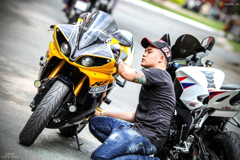 Cặp đôi supersport danh giá của biker trẻ tự tin tạo dáng tại sài gòn - 1