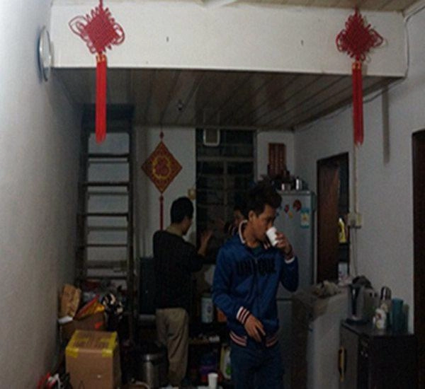 Chán cảnh để con đi ngủ nhờ cặp vợ chồng cải tạo ổ chuột thành nhà siêu xinh - 1