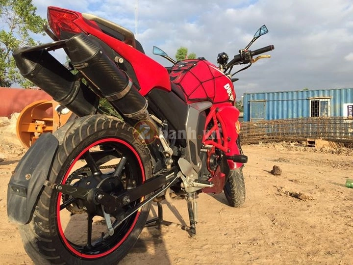 Chiếc fz-s độ phong cách môtô ducati monster - 7