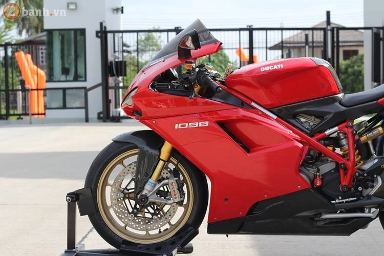 Choáng ngợp với chiếc ducati 1098s độ đầy đồ chơi hàng hiệu của biker thái - 27