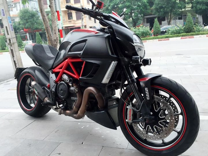 Ducati diavel - quỷ dữ hầm hố khi xuất hiện trên phố - 1