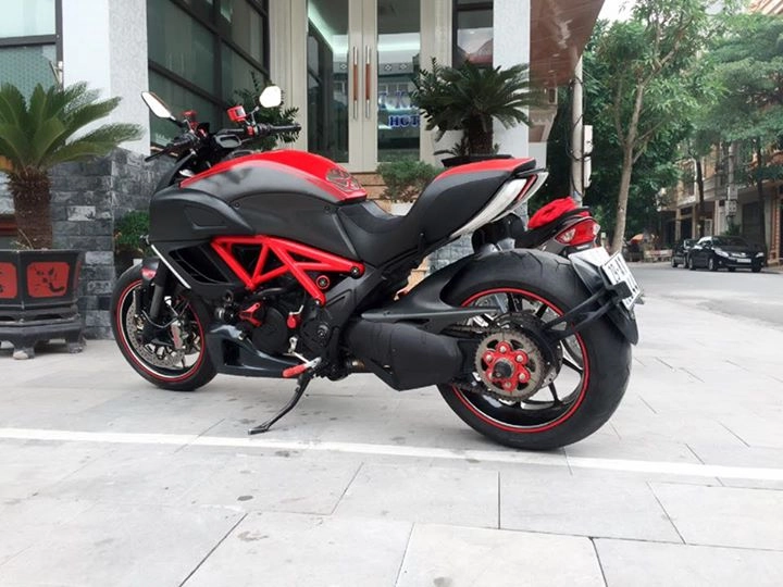 Ducati diavel - quỷ dữ hầm hố khi xuất hiện trên phố - 2