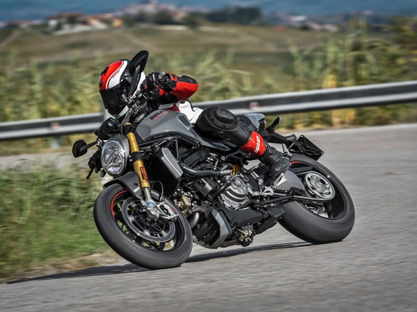 Ducati monster 1200 2017 chính thức ra mắt với sức mạnh được nâng cấp đáng nể - 2