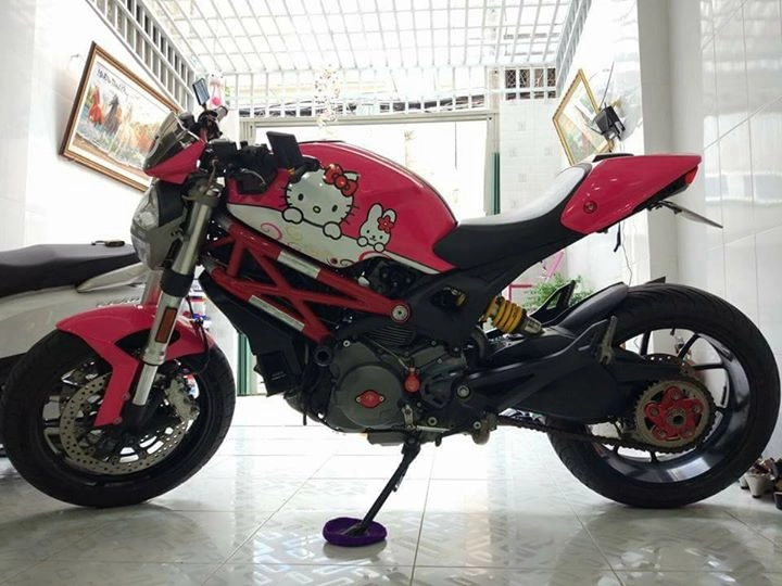 Ducati monster 796 phong cách hello kitty - 2