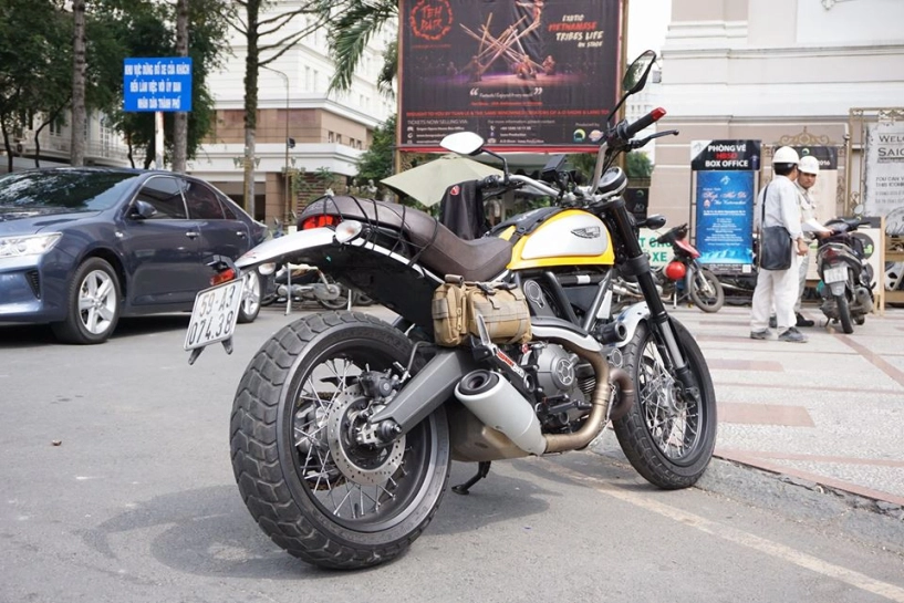 Ducati scrambler độ chất giữa lòng sài gòn - 1